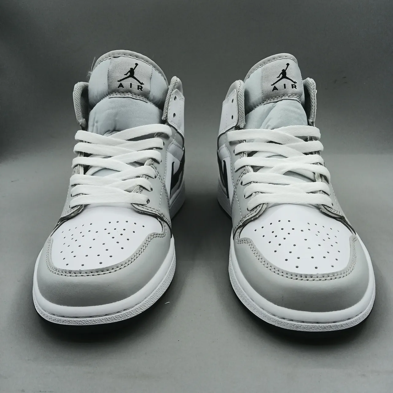 Air Jordan 1 Mid White/Black Basketball Shoes 3