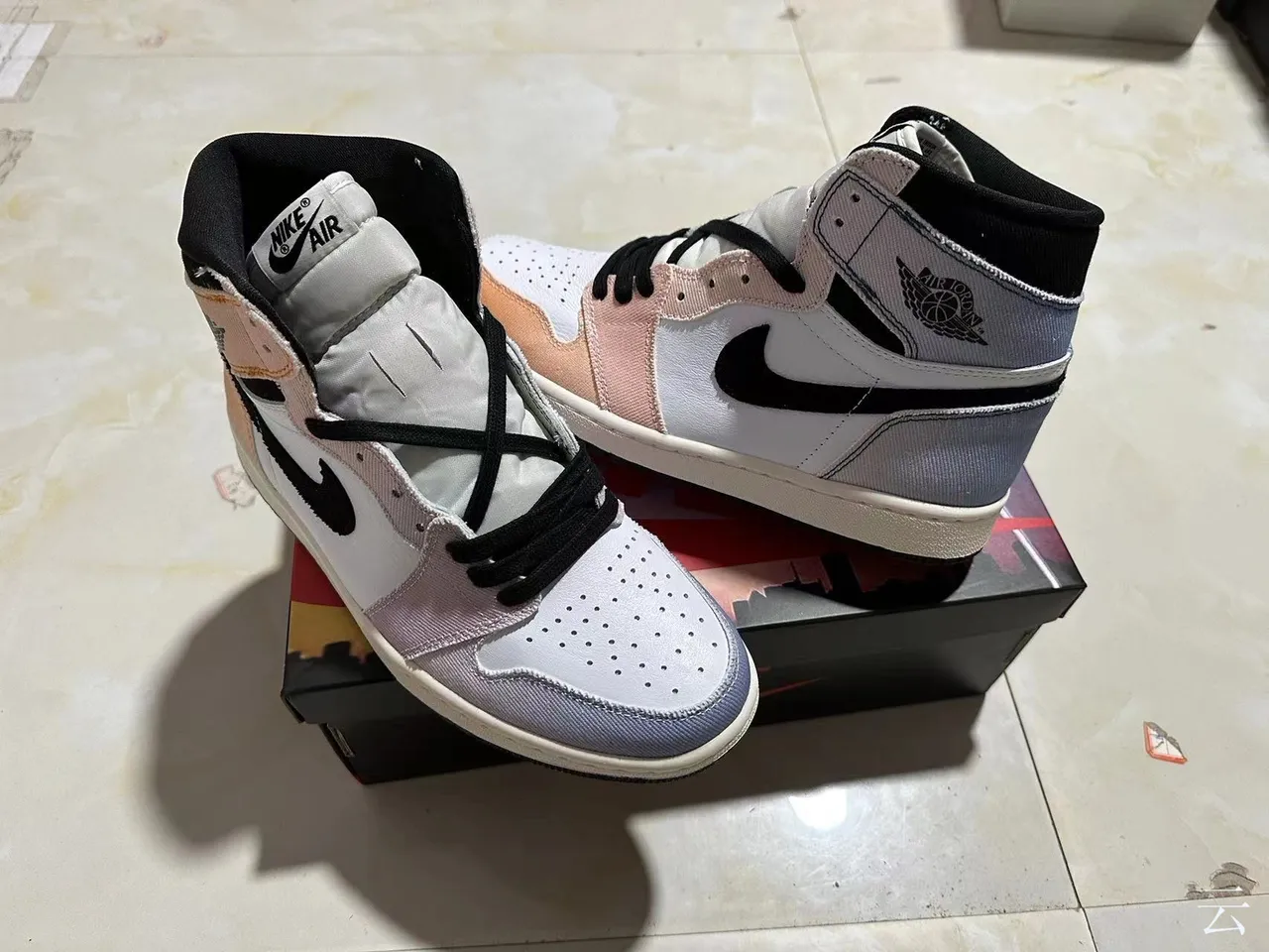 Air Jordan 1 Multi-Material Color-Blocked Basketball Shoes 2