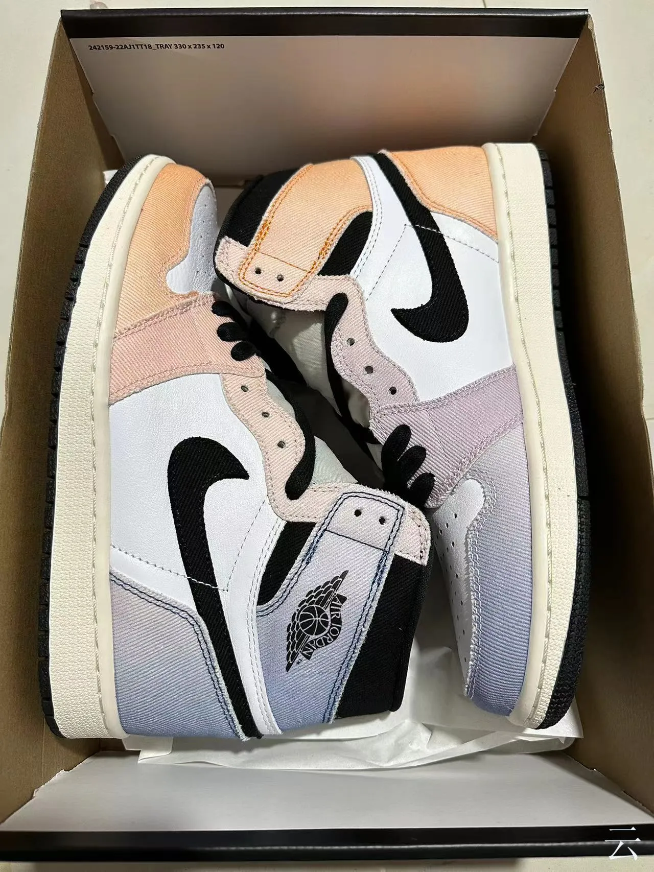 Air Jordan 1 Multi-Material Color-Blocked Basketball Shoes 4