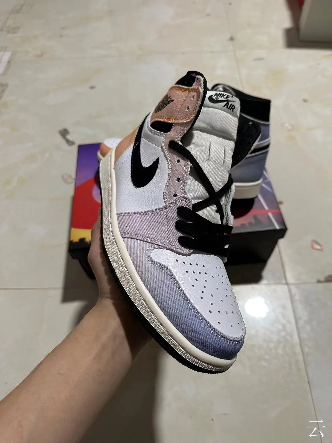 Air Jordan 1 Multi-Material Color-Blocked Basketball Shoes 11