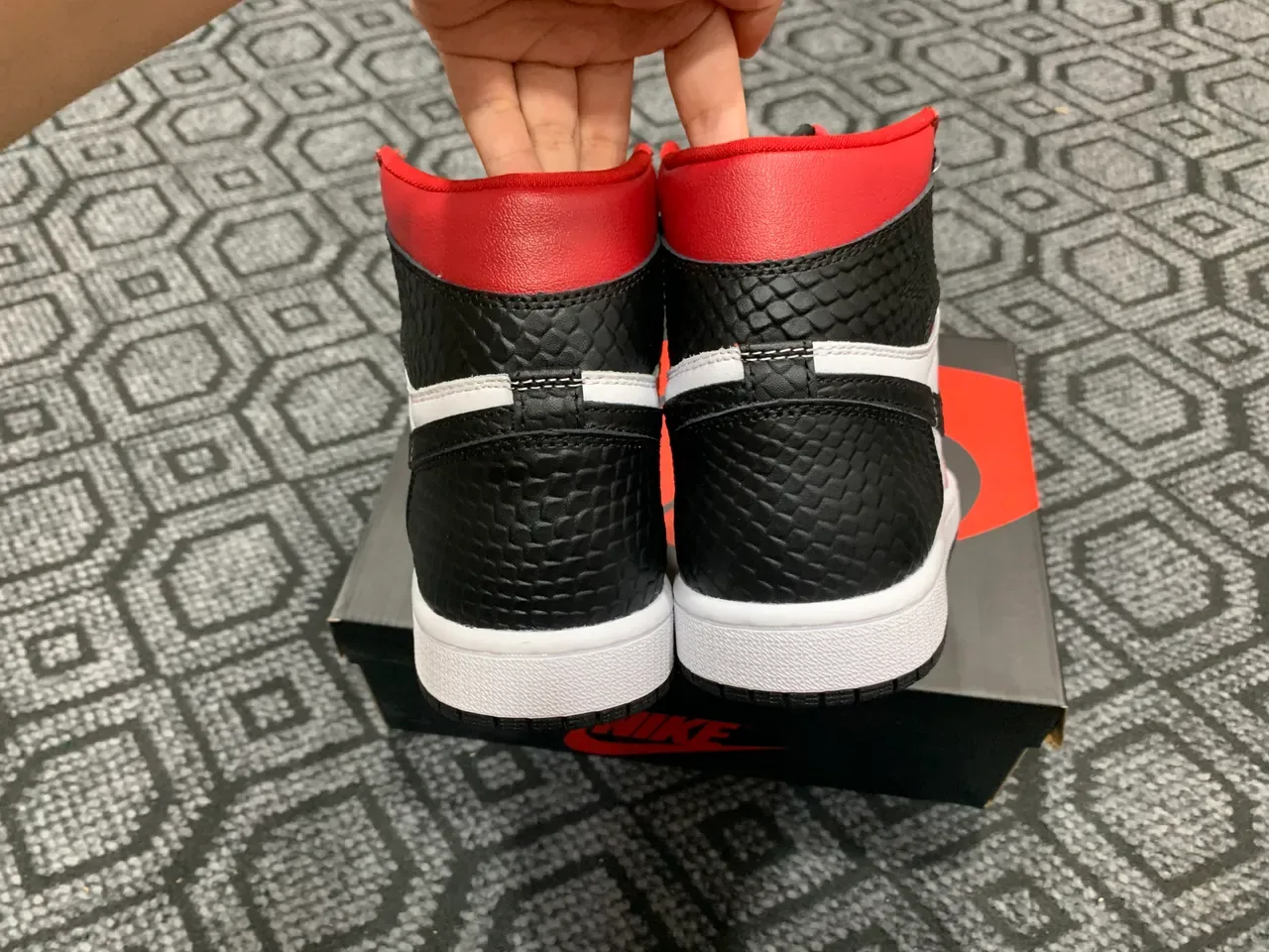 Air Jordan 1 Red Black High-Top Leather Upper Basketball Shoes 2