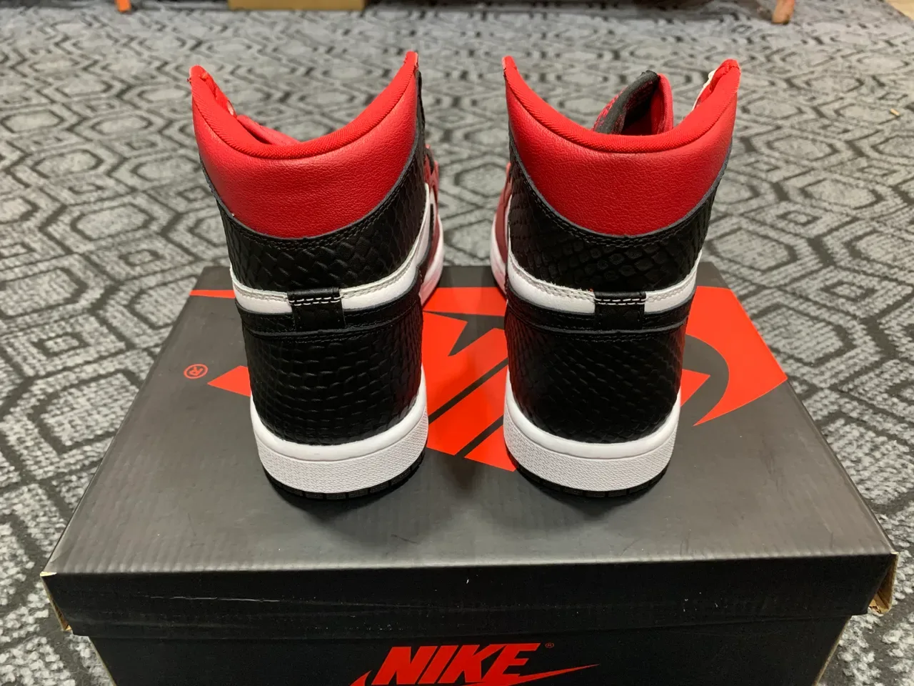 Air Jordan 1 Red Black High-Top Leather Upper Basketball Shoes 4
