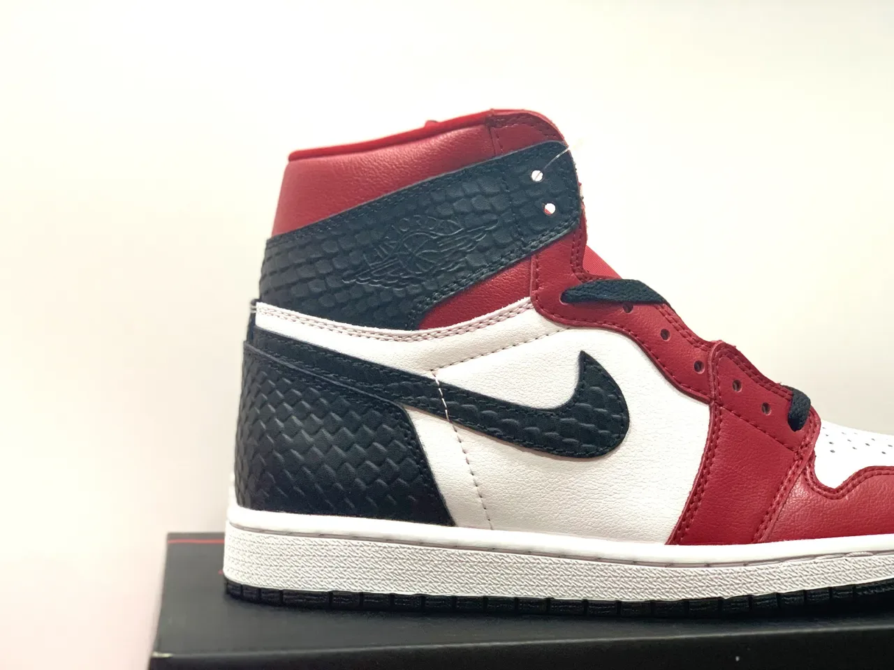 Air Jordan 1 Red Black High-Top Leather Upper Basketball Shoes 7