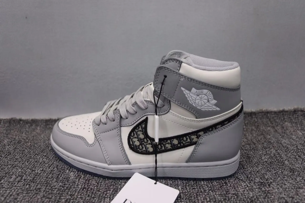 Chaussures de basketball Air Jordan 1 x Dior blanc gris noir semelle translucide 13