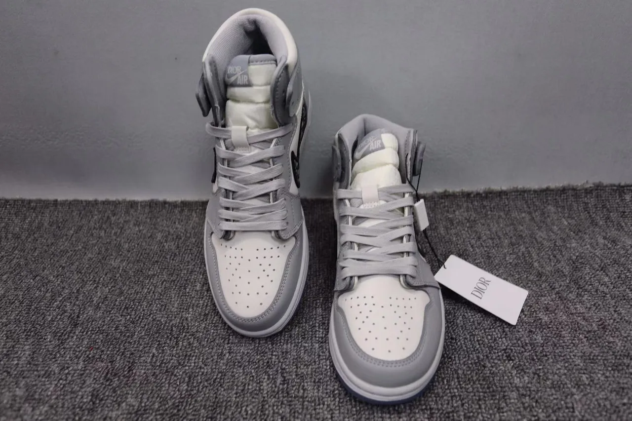 Chaussures de basketball Air Jordan 1 x Dior blanc gris noir semelle translucide 14