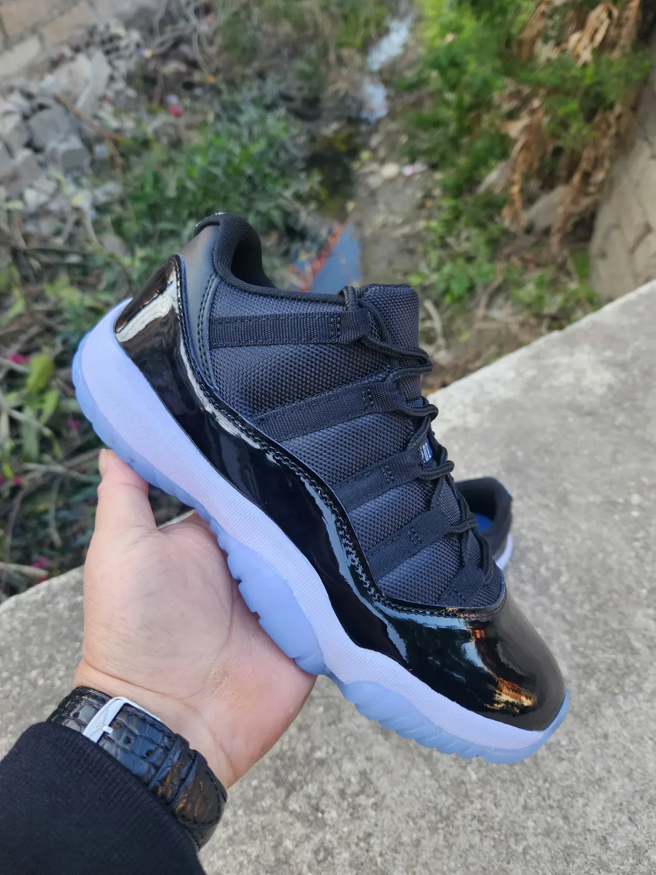 Air Jordan 11 Preto Azul Couro Patentado Capa da Ponta Malha Superior Tênis de Basquete 2
