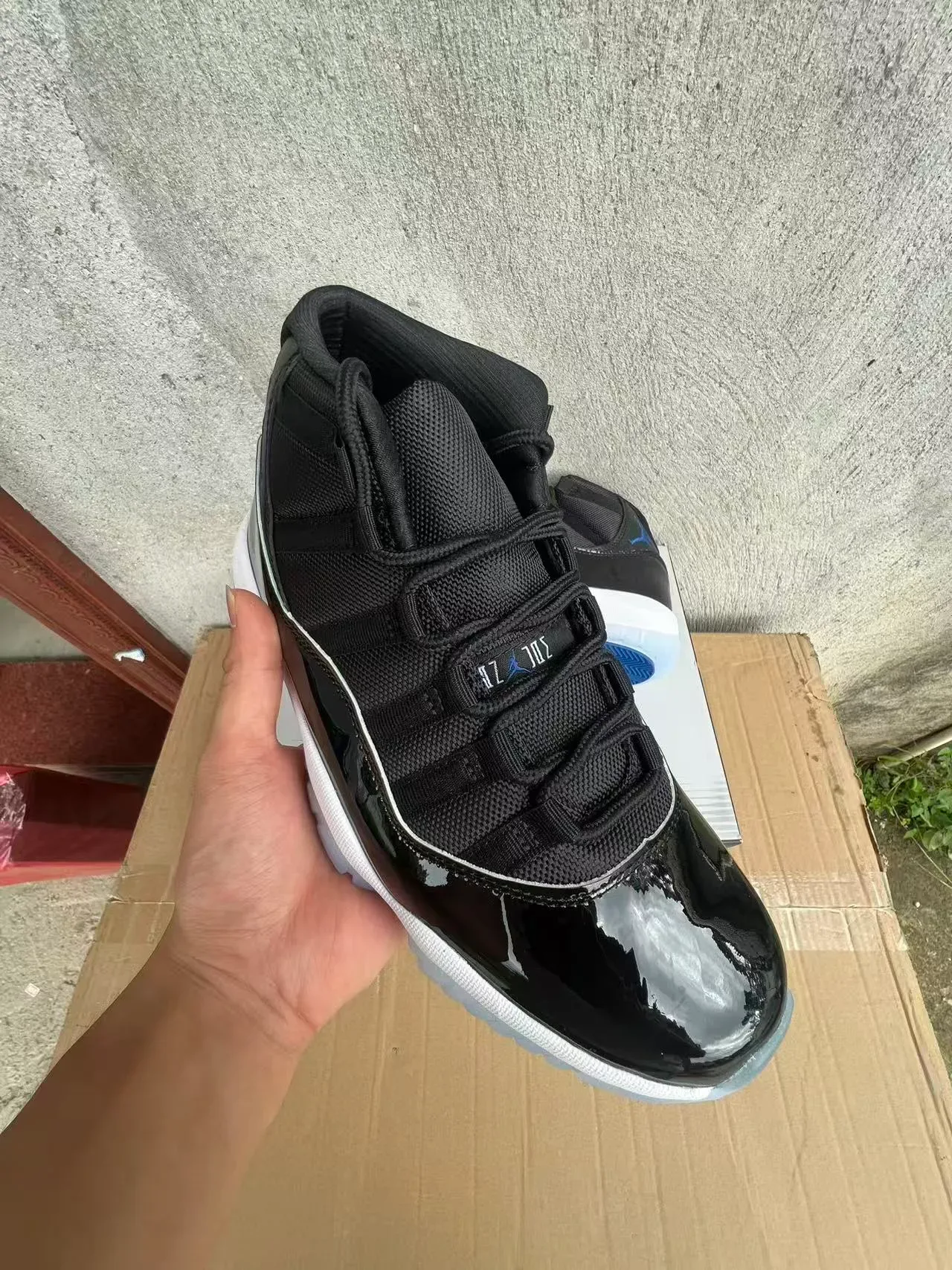 Air Jordan 11 Preto Branco Azul Tênis de Basquete 2