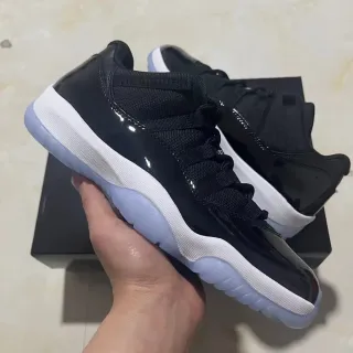 Air Jordan 11 黑白冰蓝篮球鞋