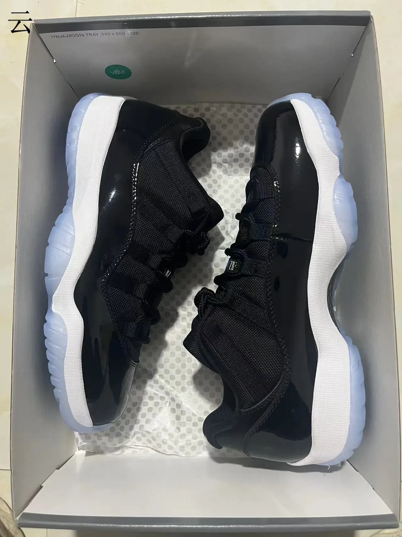Air Jordan 11 Noir Blanc Icy Blue Chaussures de Basketball 3