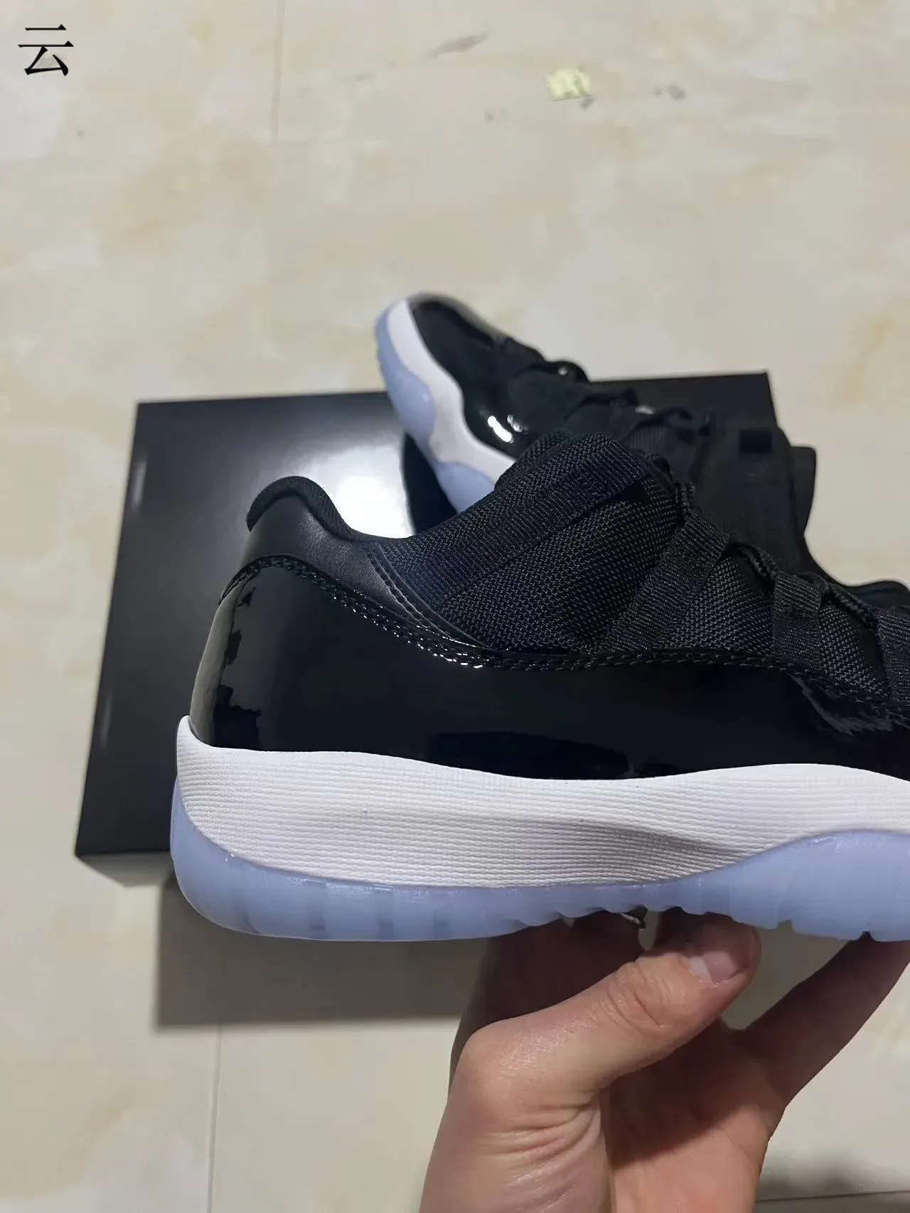 Air Jordan 11 Noir Blanc Icy Blue Chaussures de Basketball 6