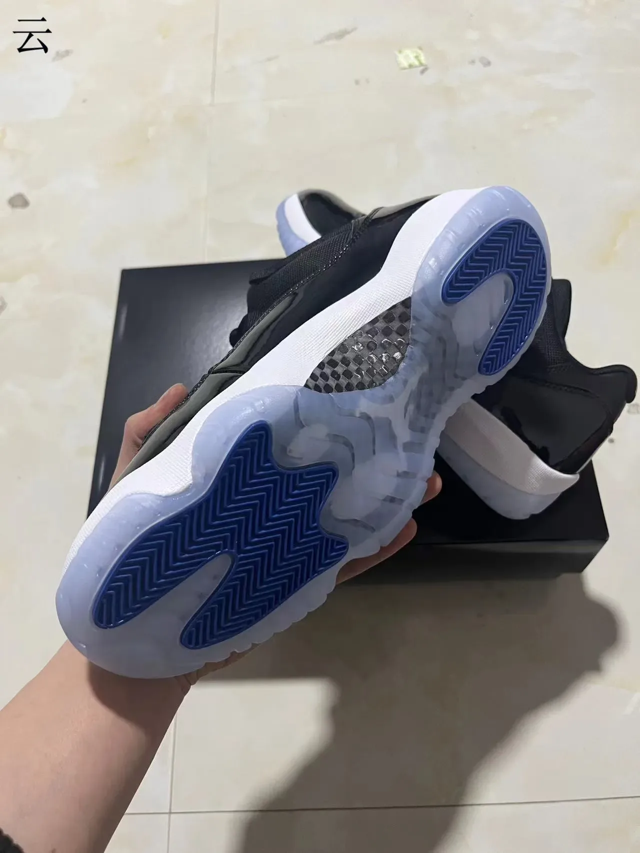 Air Jordan 11 Noir Blanc Icy Blue Chaussures de Basketball 8
