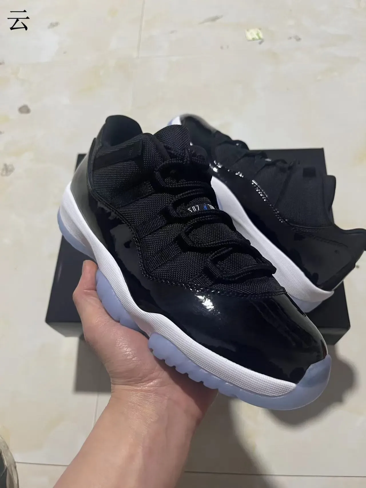 Air Jordan 11 Noir Blanc Icy Blue Chaussures de Basketball 12