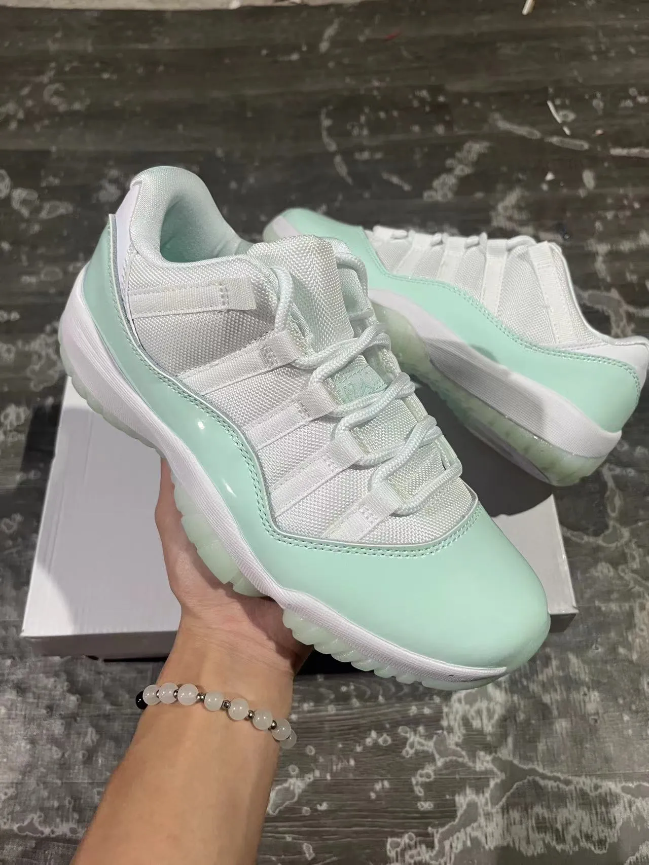 Air Jordan 11 मिंट ग्रीन पेटेंट लेदर बास्केटबॉल जूते 2