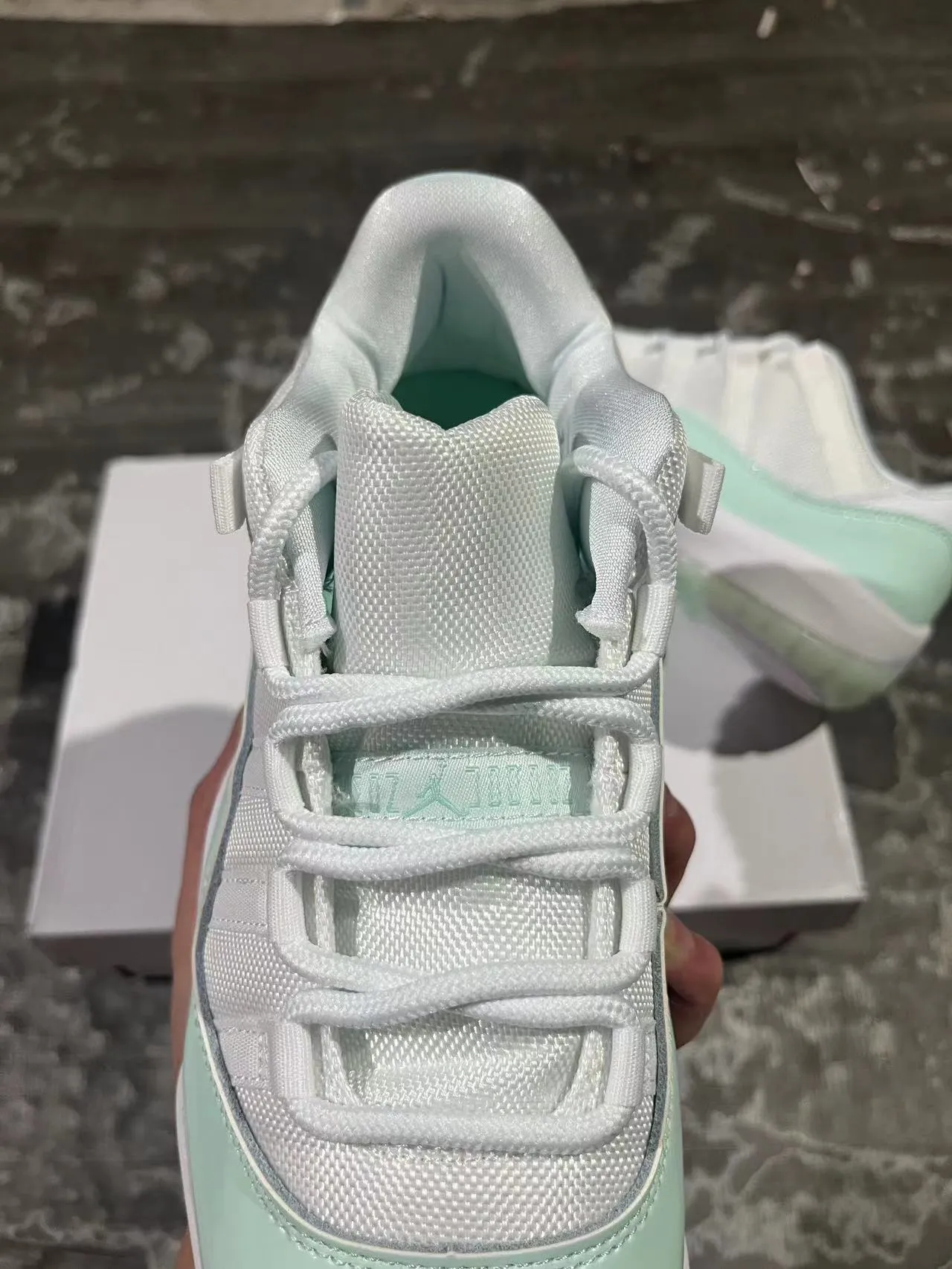 Air Jordan 11 मिंट ग्रीन पेटेंट लेदर बास्केटबॉल जूते 4