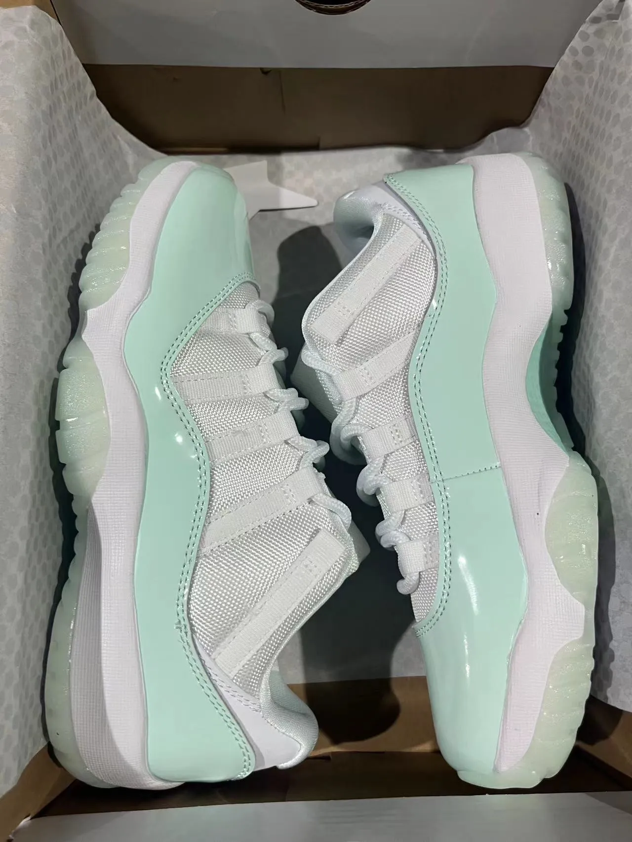 Air Jordan 11 मिंट ग्रीन पेटेंट लेदर बास्केटबॉल जूते 9