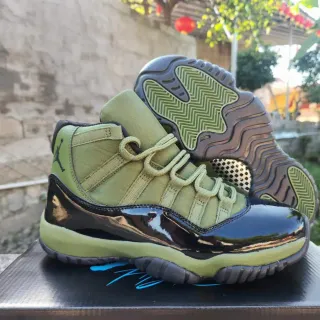 Air Jordan 11 橄榄绿漆皮篮球鞋