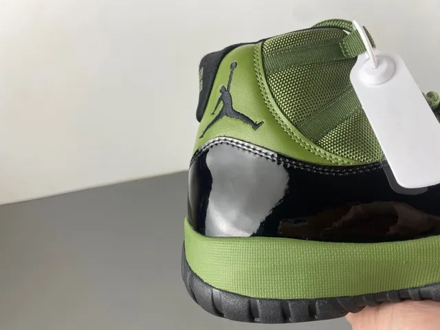 Air Jordan 11 Verde Oliva Piel Patentada Zapatillas de Baloncesto 3