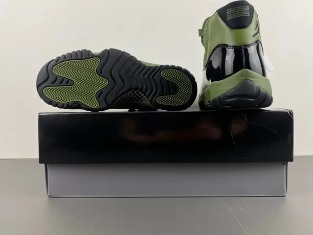 Air Jordan 11 Verde Oliva Piel Patentada Zapatillas de Baloncesto 15