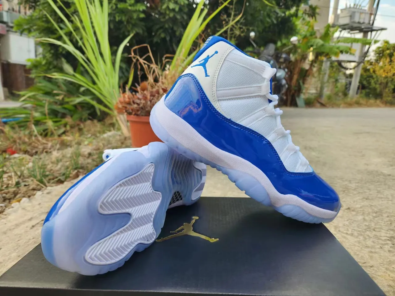 Air Jordan 11 Royal Blue Patent Leather Basketball Shoes 3