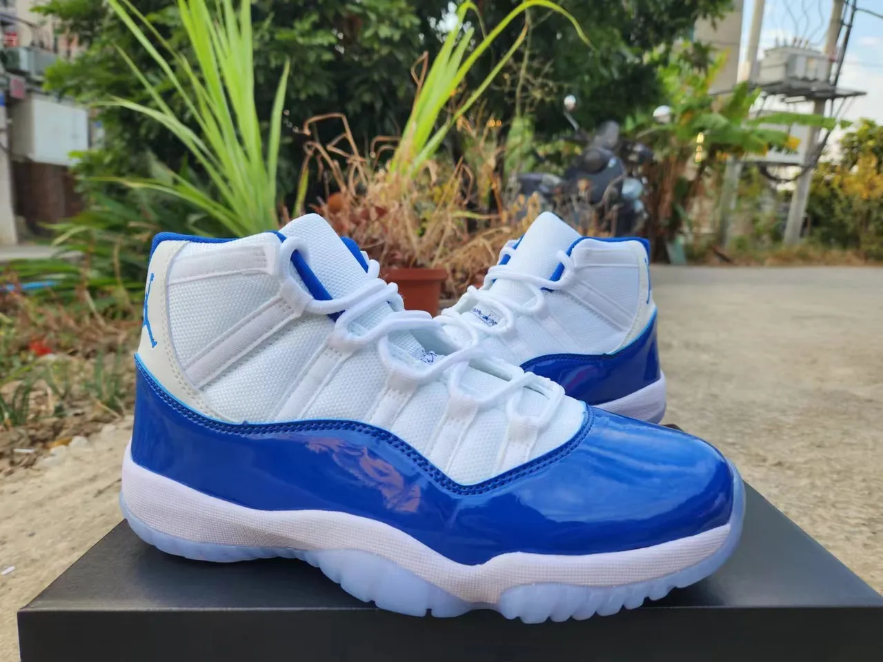 Air Jordan 11 Royal Blue Patent Leather Basketball Shoes 4