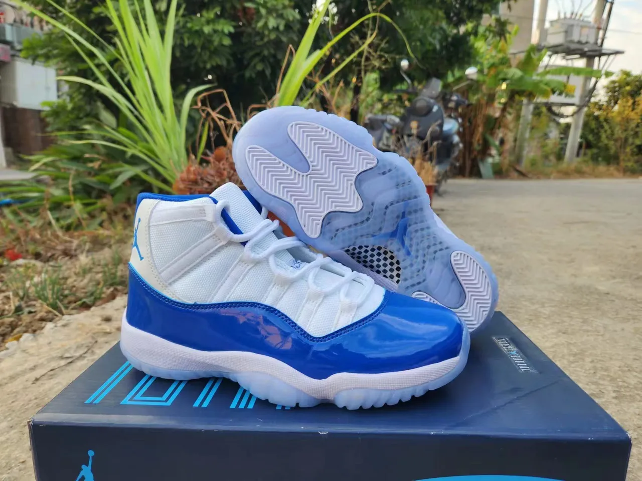 Air Jordan 11 Royal Blue Patent Leather Basketball Shoes 8