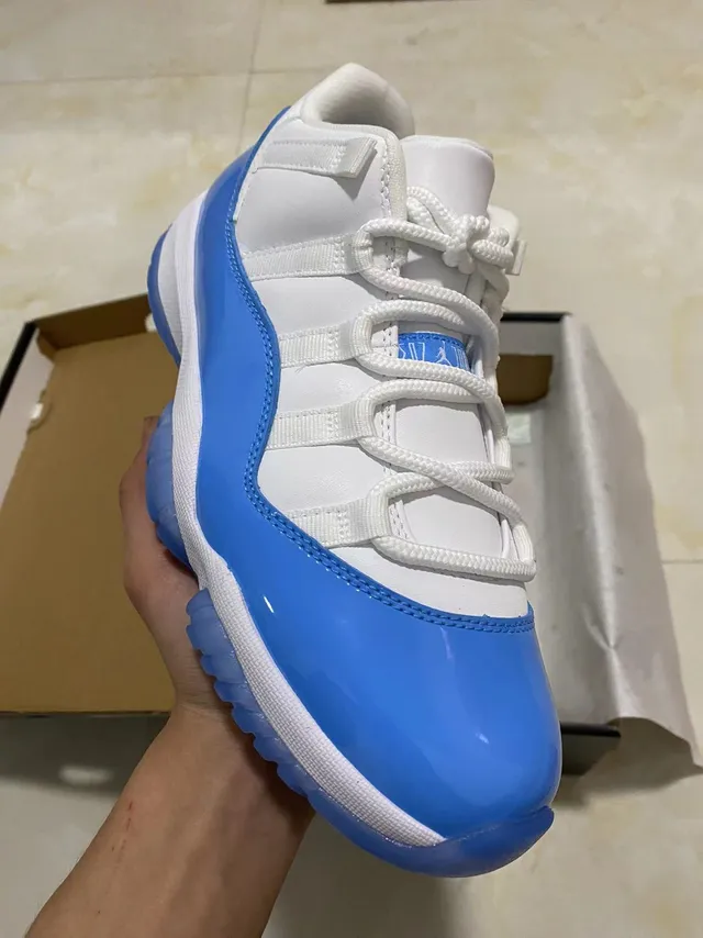 Air Jordan 11 Branco e Azul Brilhante Tênis de Basquete 2