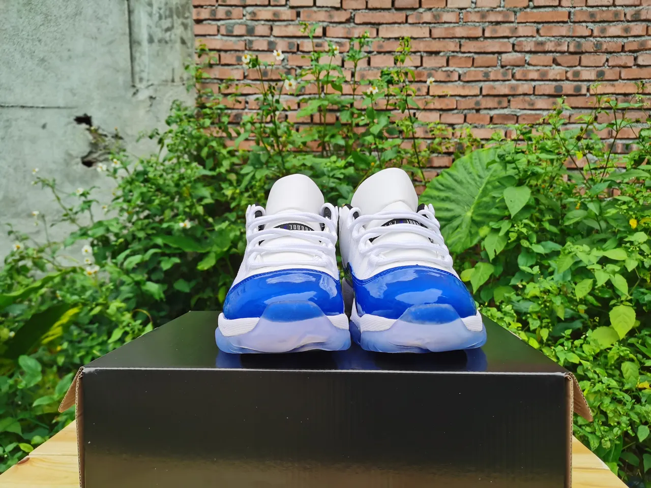 Air Jordan 11 White Royal Blue Patent Leather Basketball Shoes 3