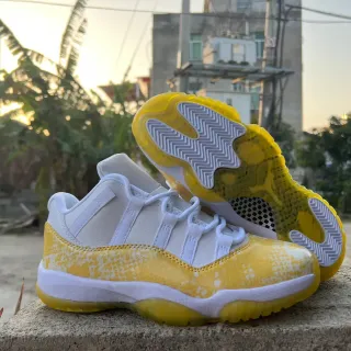 Air Jordan 11 白黄蛇纹篮球鞋