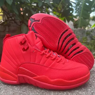 Air Jordan 12 单色红篮球鞋