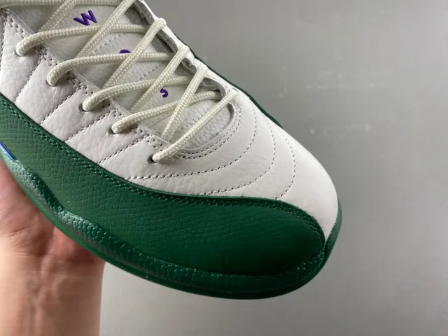 Chaussures de basketball Air Jordan 12 blanc et vert 2