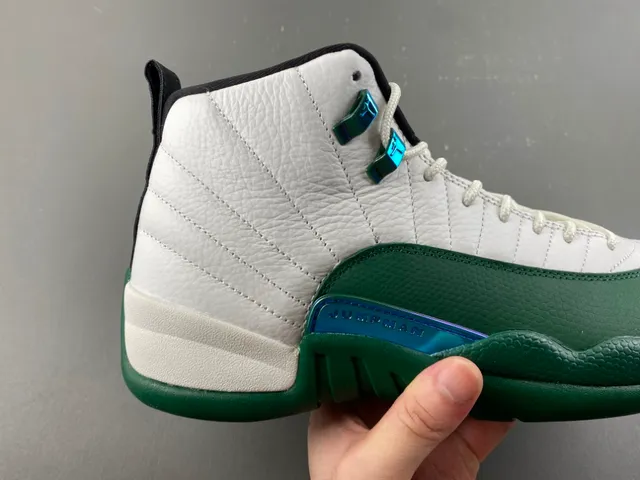 Chaussures de basketball Air Jordan 12 blanc et vert 3