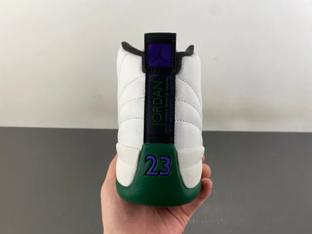 Chaussures de basketball Air Jordan 12 blanc et vert 4