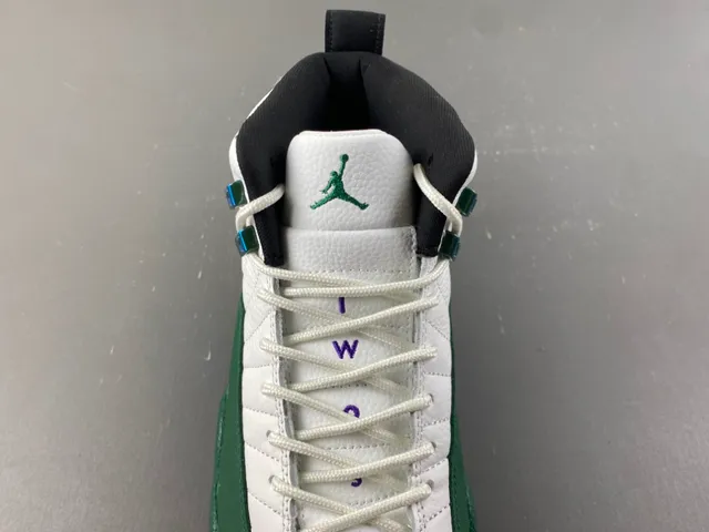 Chaussures de basketball Air Jordan 12 blanc et vert 6