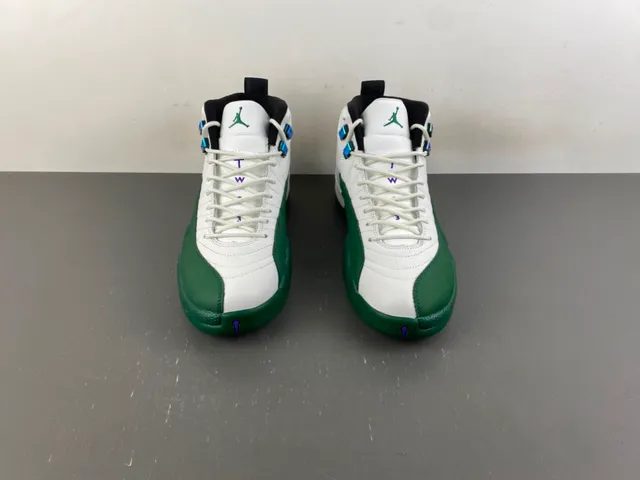 Chaussures de basketball Air Jordan 12 blanc et vert 12