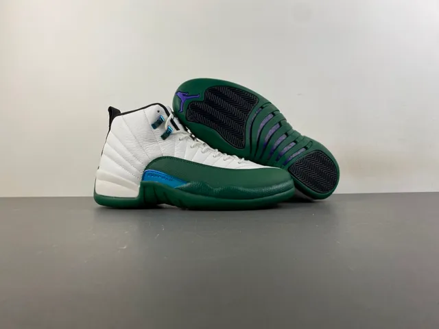 Chaussures de basketball Air Jordan 12 blanc et vert 13
