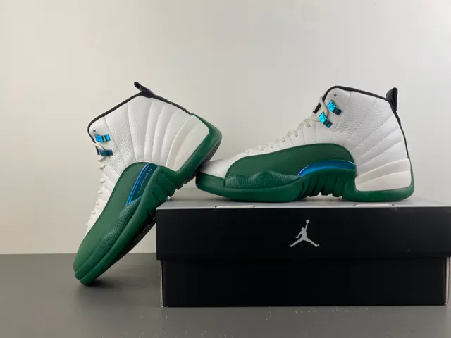 Chaussures de basketball Air Jordan 12 blanc et vert 15