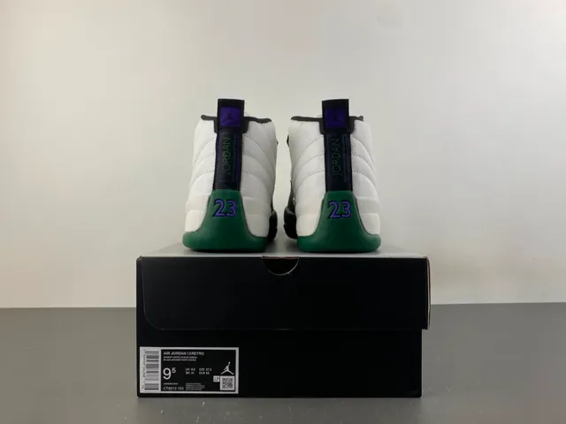 Chaussures de basketball Air Jordan 12 blanc et vert 18