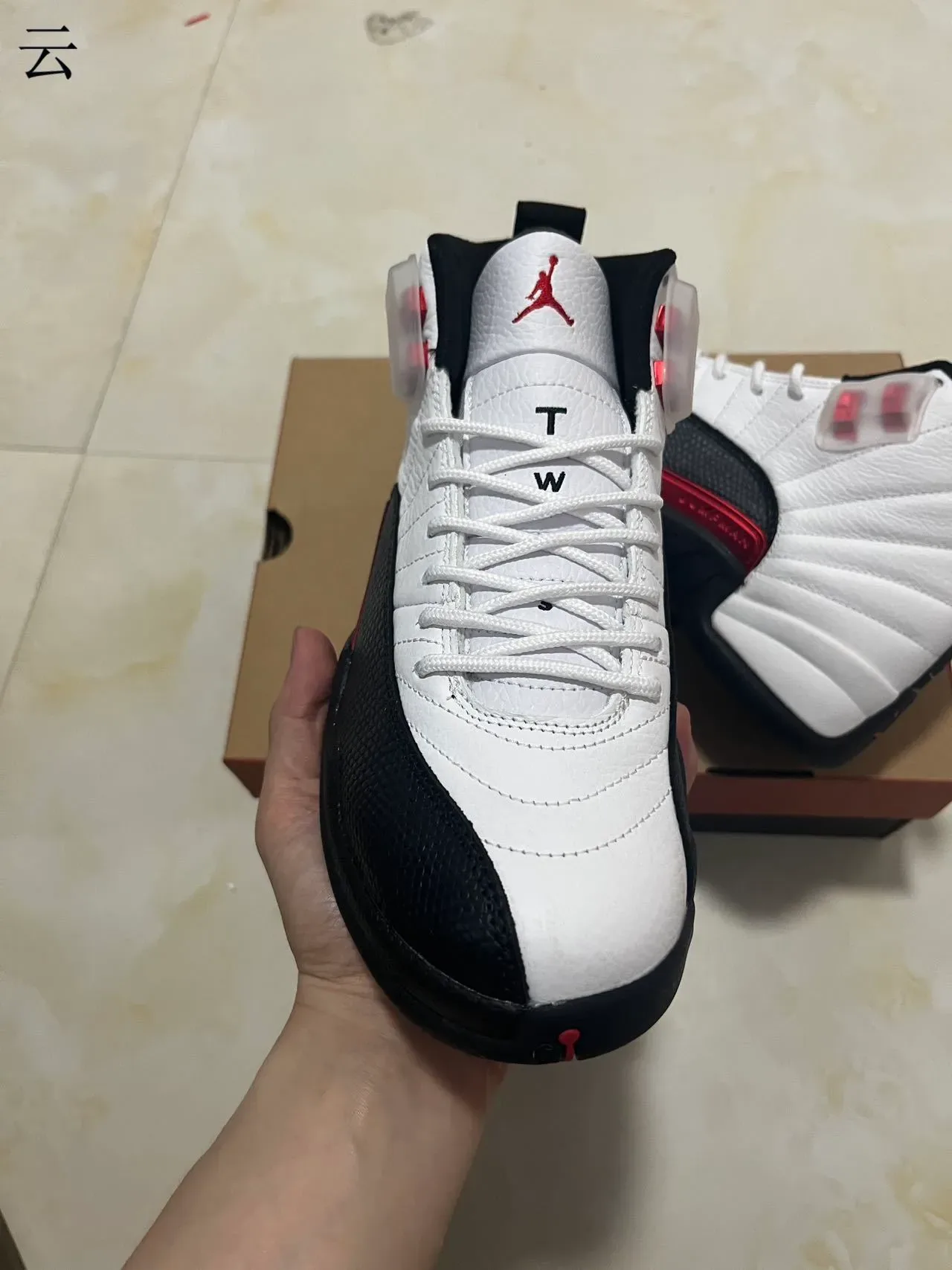 Air Jordan 12 White Black Red Tênis de Basquete 3