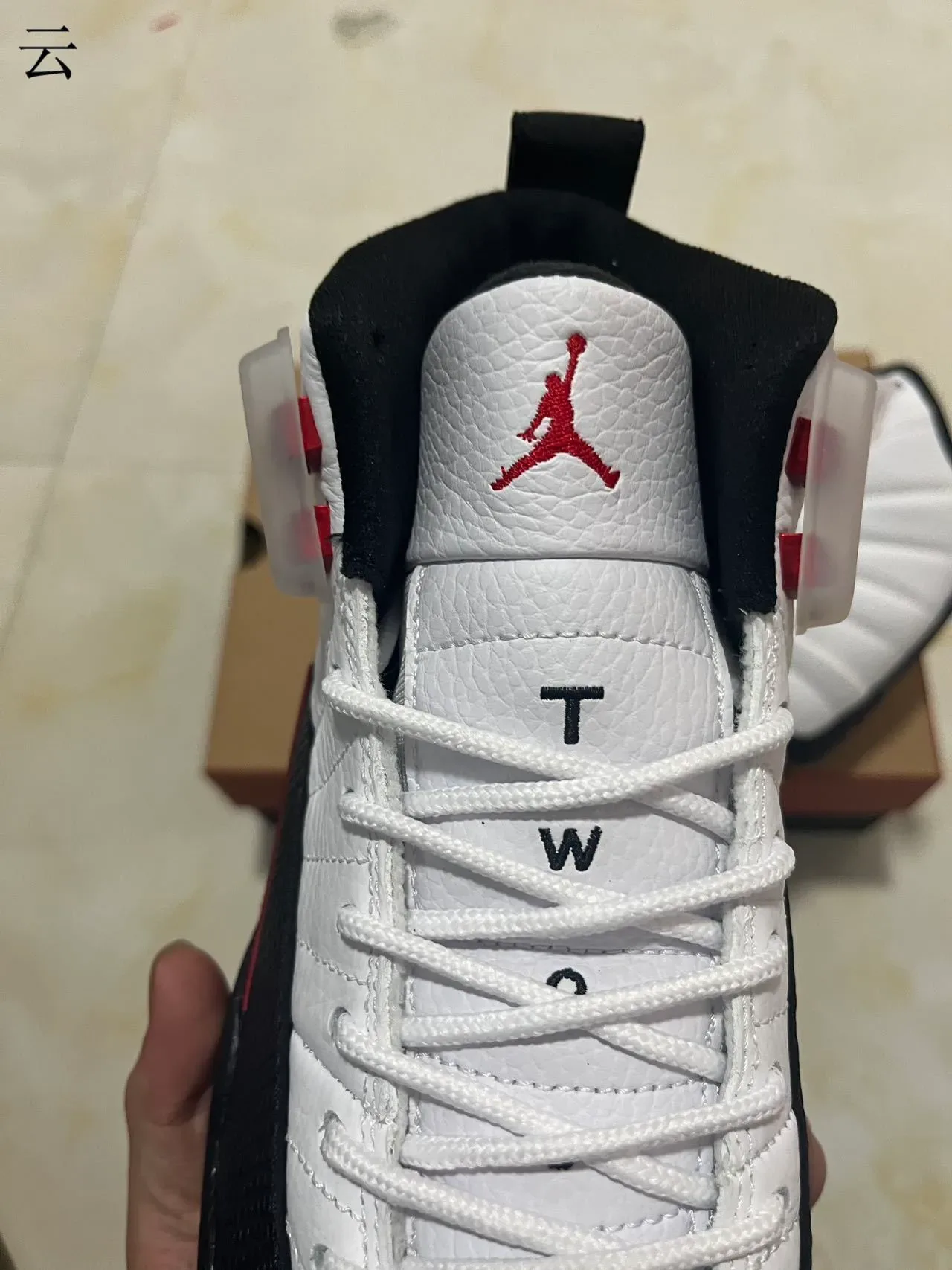 Air Jordan 12 White Black Red Tênis de Basquete 4