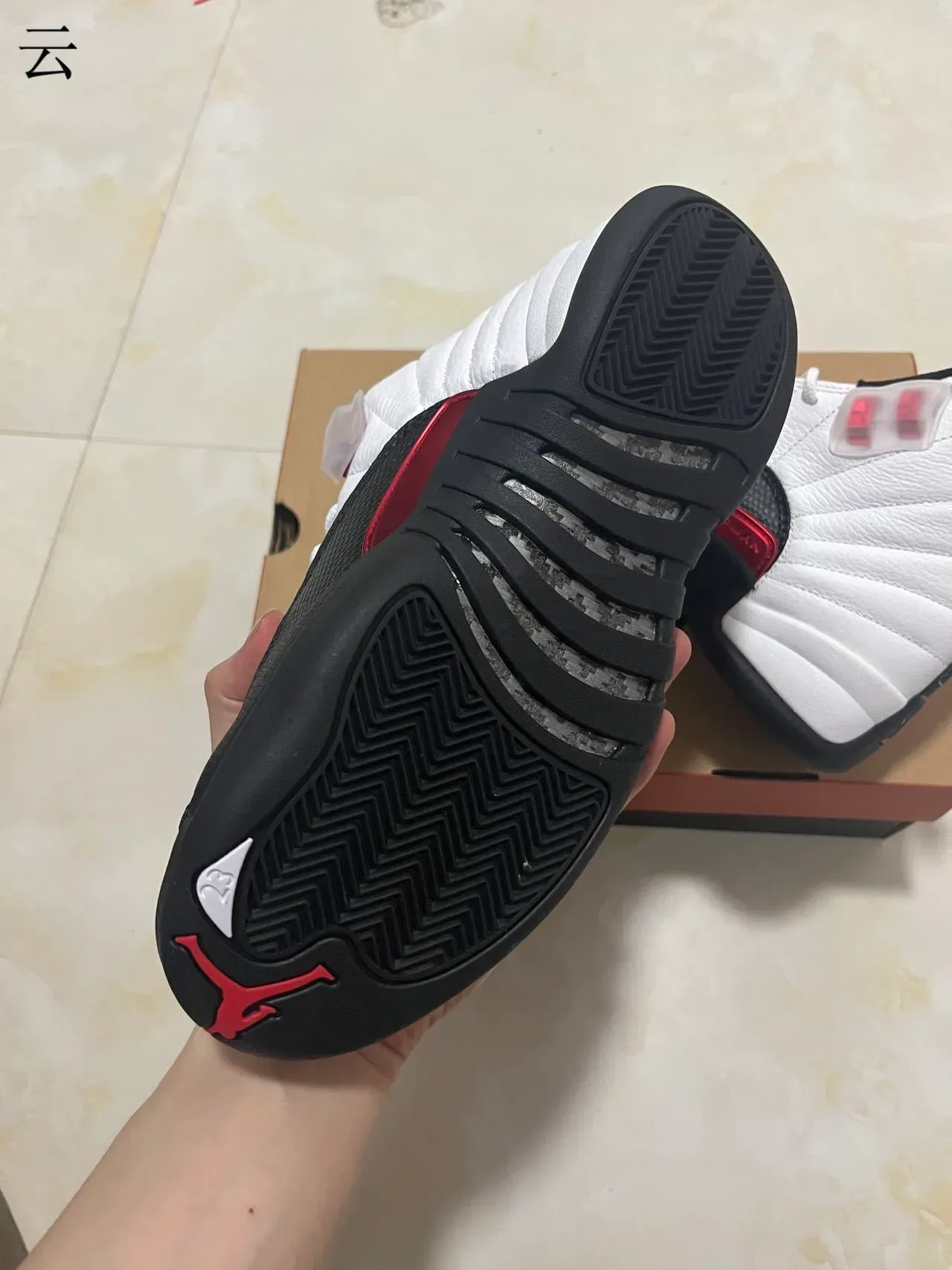 Air Jordan 12 White Black Red Tênis de Basquete 8
