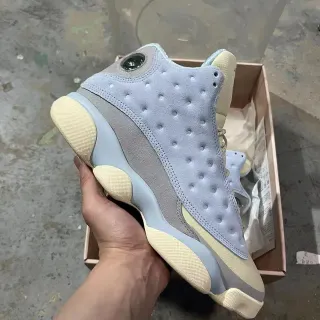 Air Jordan 13 浅蓝色米色篮球鞋