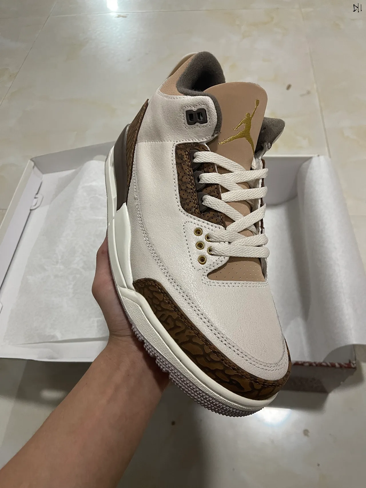 Zapatillas de baloncesto Air Jordan 3 Off-White con estampado de elefante marrón 2