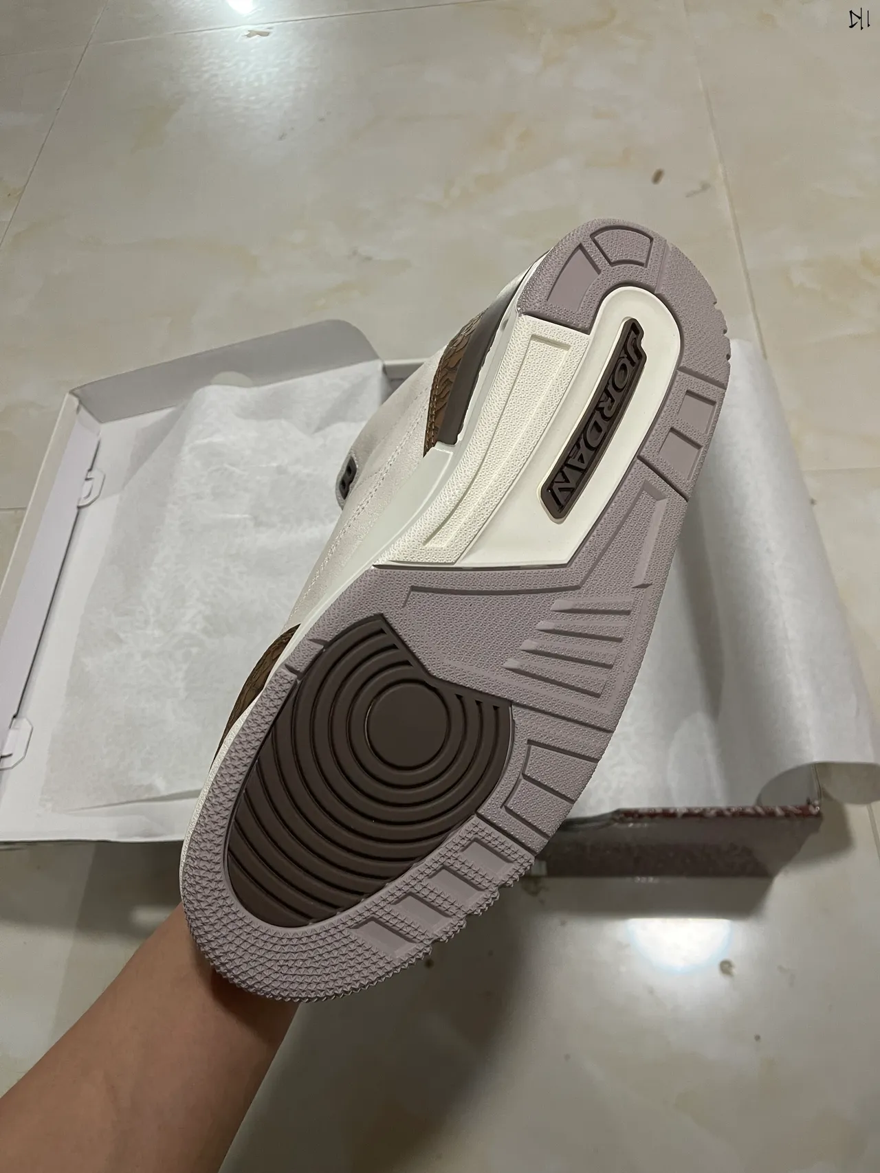 Zapatillas de baloncesto Air Jordan 3 Off-White con estampado de elefante marrón 5