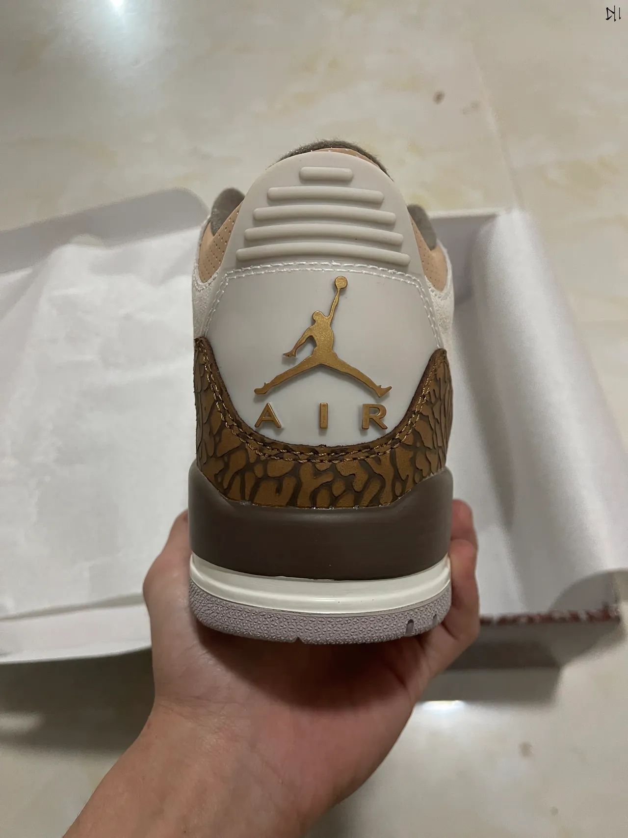 Zapatillas de baloncesto Air Jordan 3 Off-White con estampado de elefante marrón 6