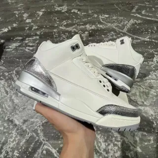 Air Jordan 3 白色金属银篮球鞋