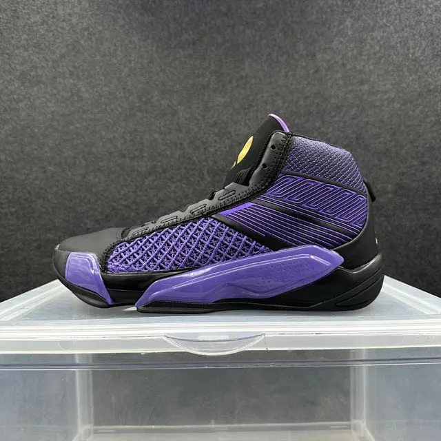 حذاء كرة السلة Air Jordan 34 برقبة عالية وجزء علوي محبوك باللونين الأسود والأرجواني 2