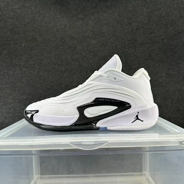 Chaussures de basketball Air Jordan 36 blanc et noir 2