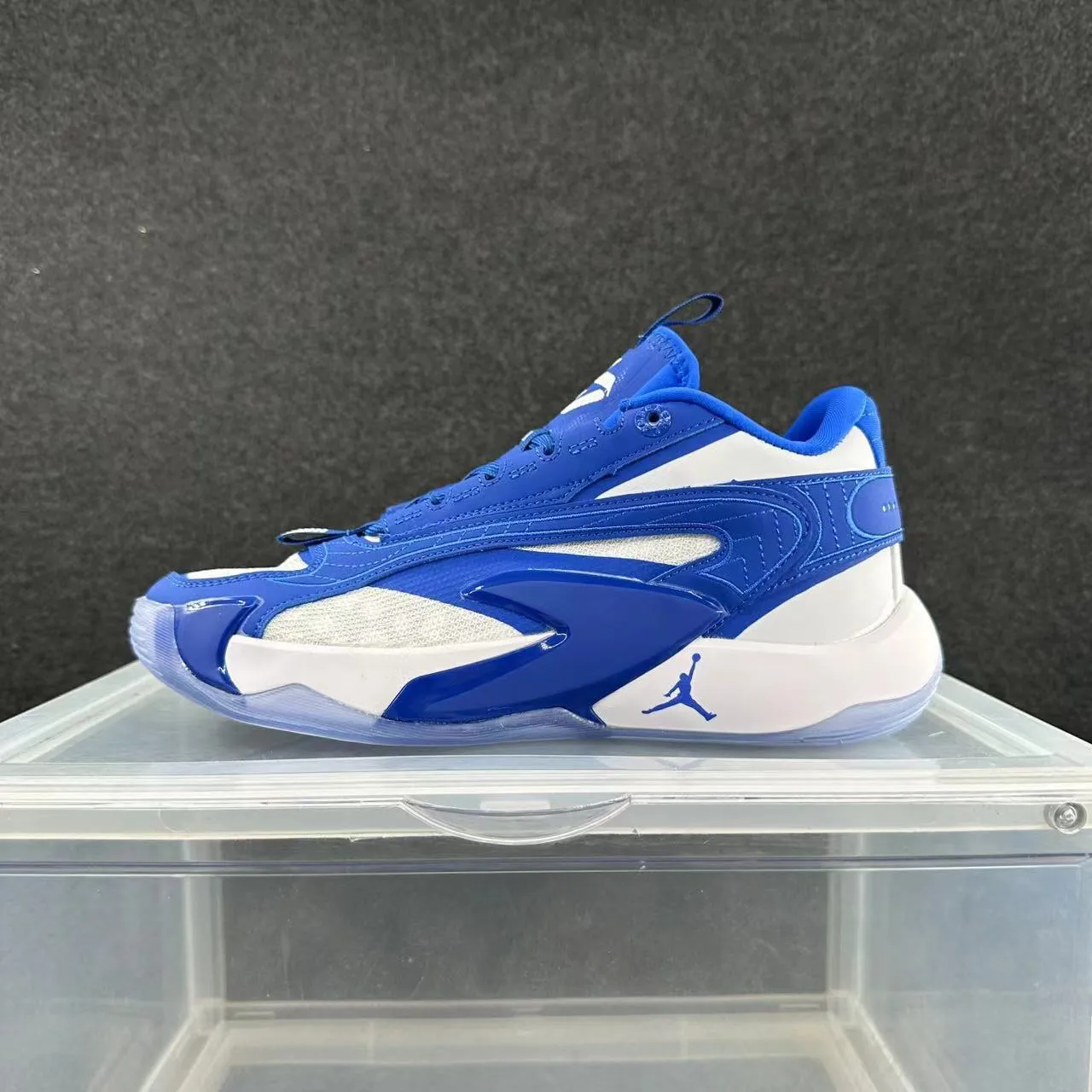Chaussures de basketball Air Jordan 37 bleu et blanc avec empeigne sculptée multicouche 2
