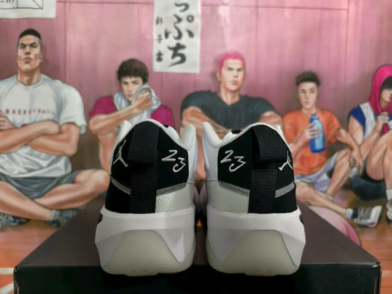 Chaussures de basketball Air Jordan 37 blanc et noir 4