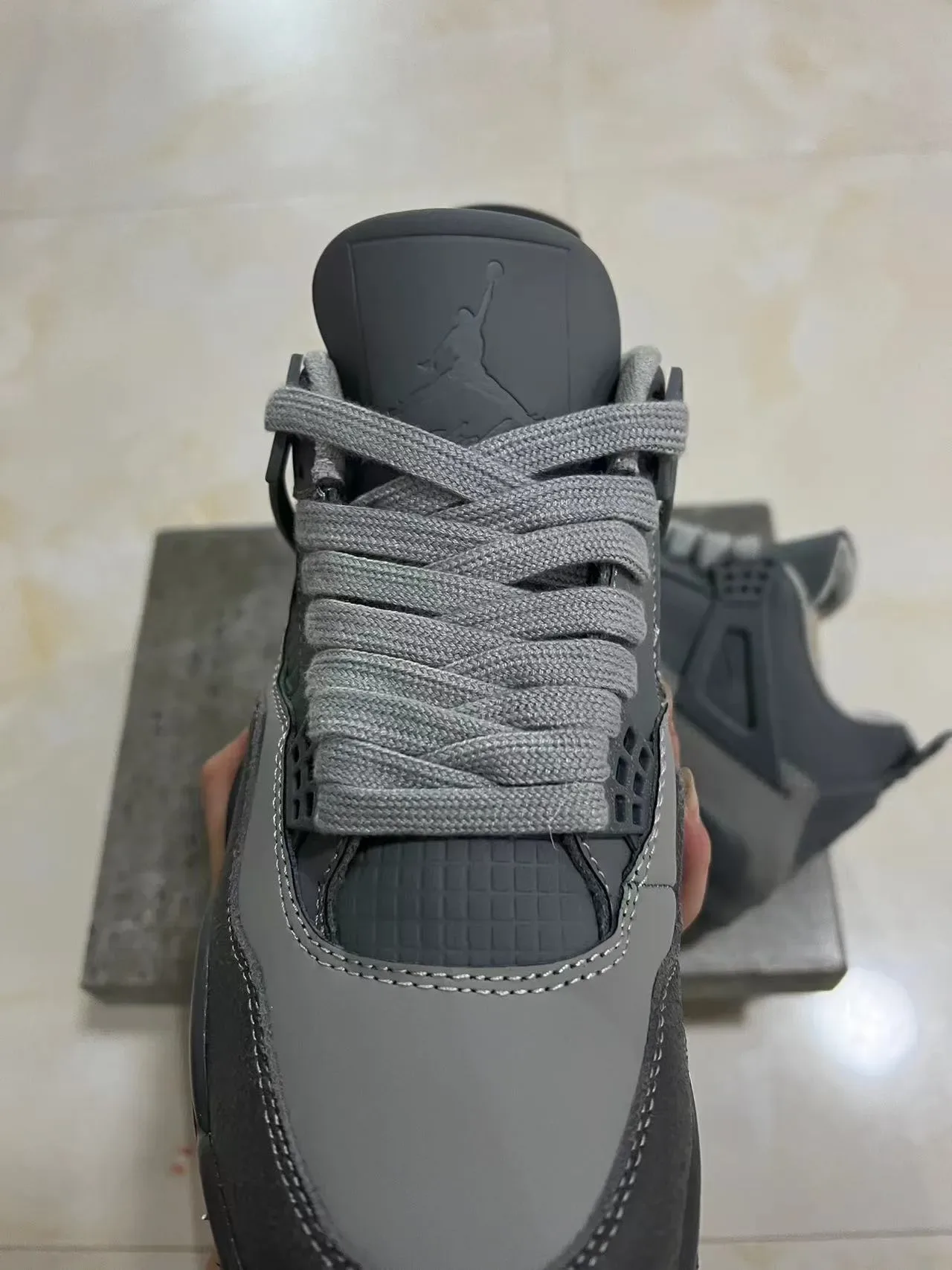 Air Jordan 4 أحادي اللون رمادي حذاء كرة السلة 2